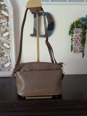 Divina Firenze Made in Italy Taupe Pebbled Leather Camera Bag Crossbody